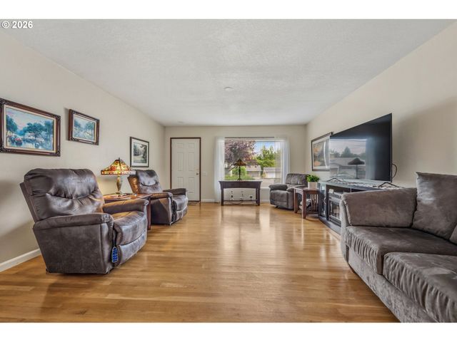 15935 Sw ROYALTY Pkwy, King City, OR 97224