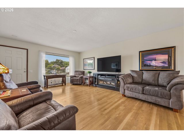 15935 Sw ROYALTY Pkwy, King City, OR 97224