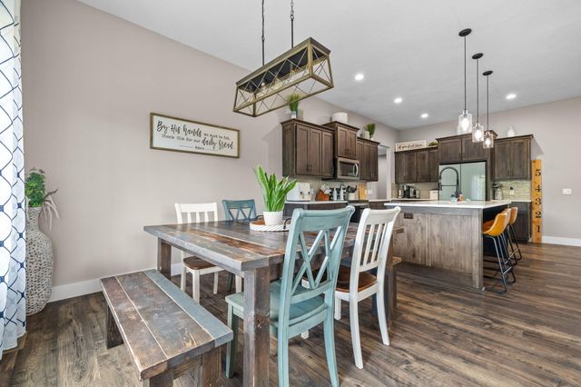 2127 N Bradbury Lane, Ozark, MO 65721
