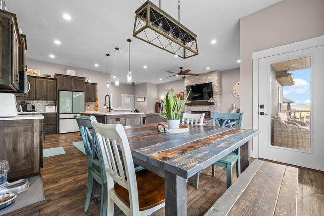 2127 N Bradbury Lane, Ozark, MO 65721