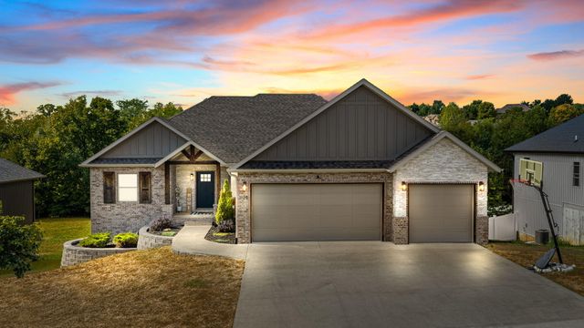 2127 N Bradbury Lane, Ozark, MO 65721