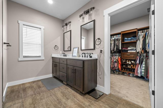 2127 N Bradbury Lane, Ozark, MO 65721