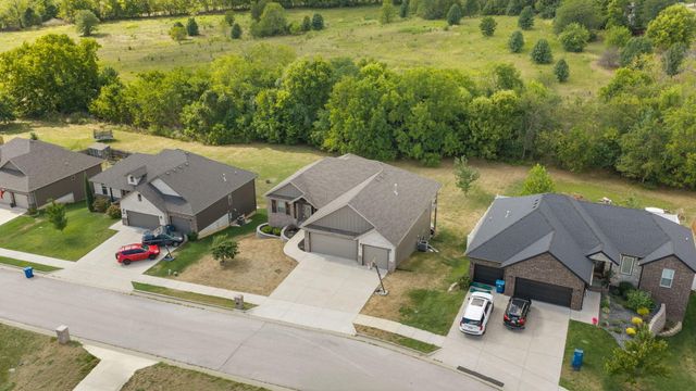 2127 N Bradbury Lane, Ozark, MO 65721