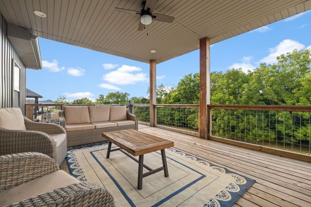 2127 N Bradbury Lane, Ozark, MO 65721
