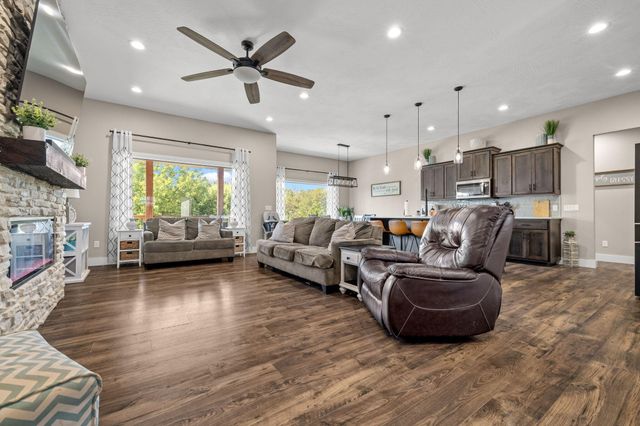2127 N Bradbury Lane, Ozark, MO 65721