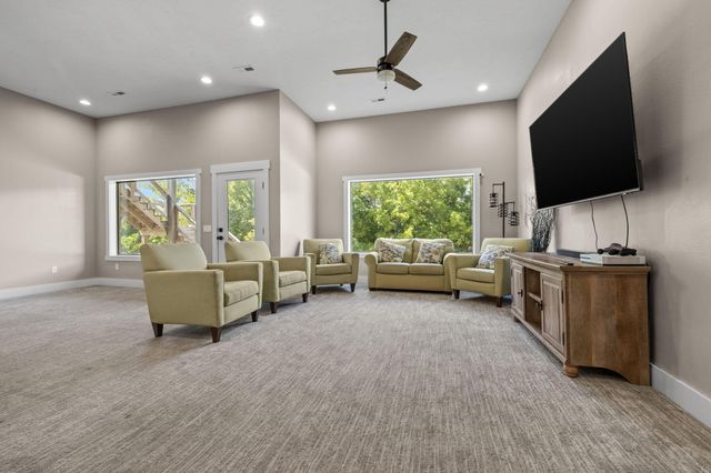 2127 N Bradbury Lane, Ozark, MO 65721