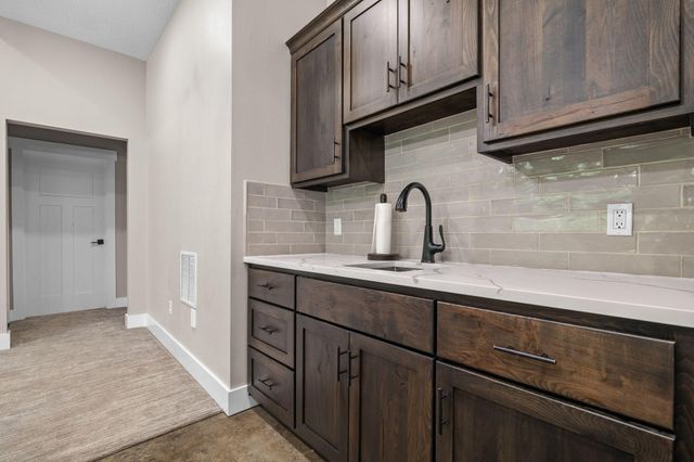 2127 N Bradbury Lane, Ozark, MO 65721