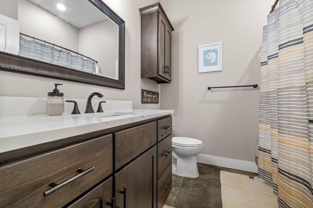 2127 N Bradbury Lane, Ozark, MO 65721