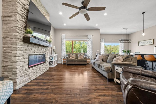 2127 N Bradbury Lane, Ozark, MO 65721