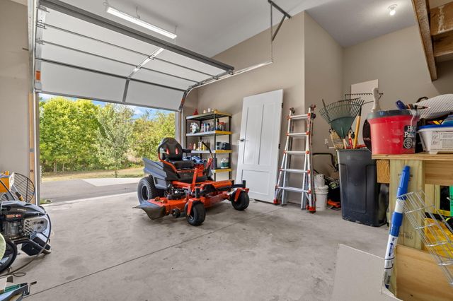 2127 N Bradbury Lane, Ozark, MO 65721