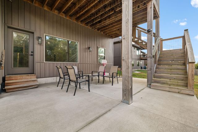 2127 N Bradbury Lane, Ozark, MO 65721