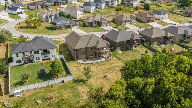 2127 N Bradbury Lane, Ozark, MO 65721