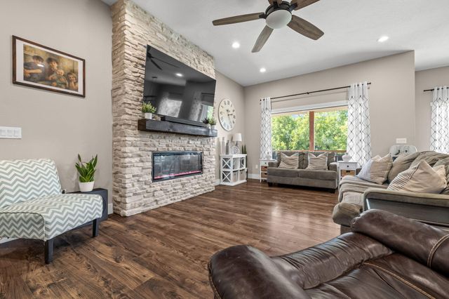 2127 N Bradbury Lane, Ozark, MO 65721