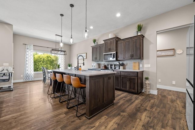 2127 N Bradbury Lane, Ozark, MO 65721