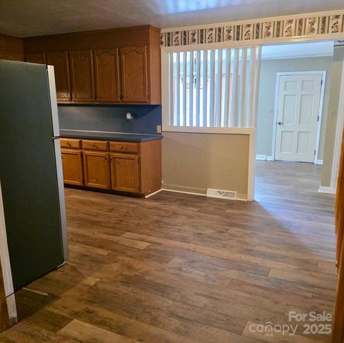 415 E Poplar Street, Stanley, NC 28164