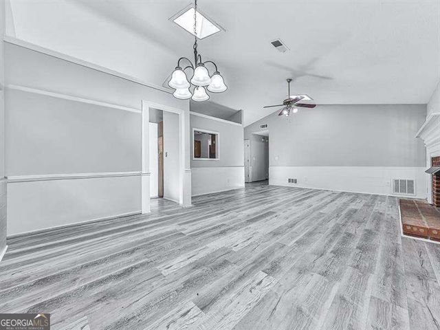 650 Radford Circle, Woodstock, GA 30188