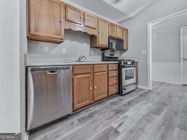 650 Radford Circle, Woodstock, GA 30188