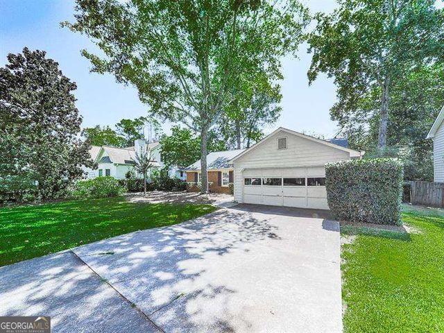 650 Radford Circle, Woodstock, GA 30188