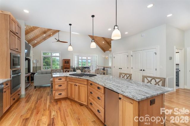 326 Golden Valley Drive, Hendersonville, NC 28792