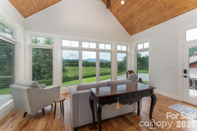 326 Golden Valley Drive, Hendersonville, NC 28792