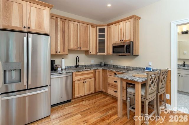 326 Golden Valley Drive, Hendersonville, NC 28792
