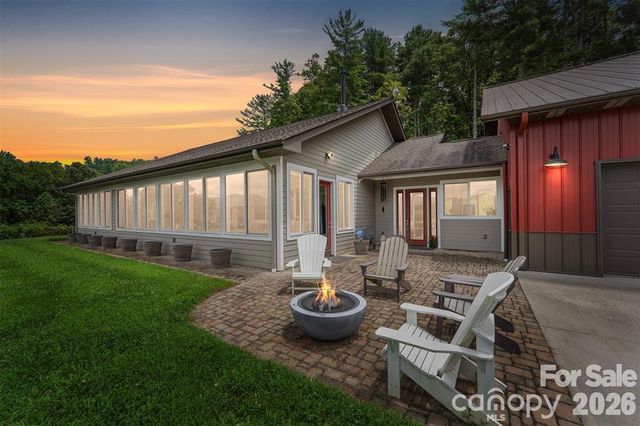 326 Golden Valley Drive, Hendersonville, NC 28792
