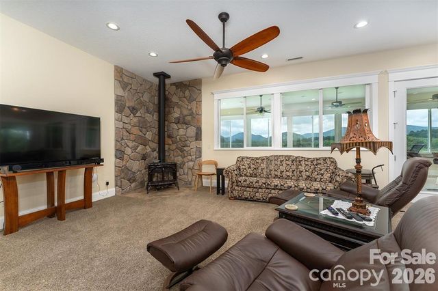 326 Golden Valley Drive, Hendersonville, NC 28792