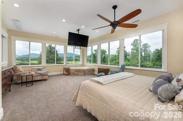 326 Golden Valley Drive, Hendersonville, NC 28792