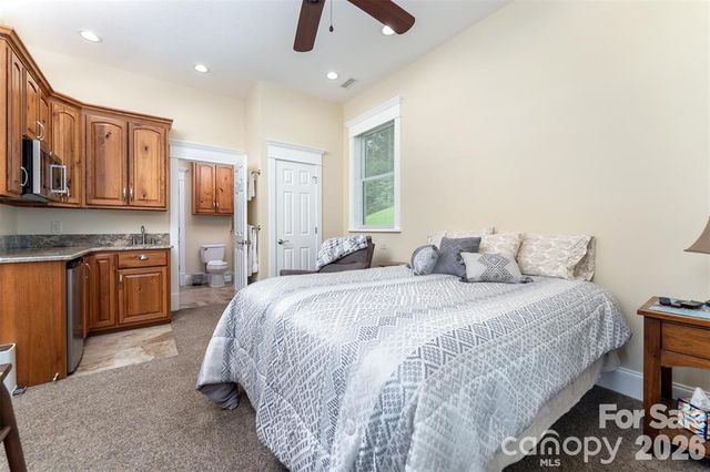 326 Golden Valley Drive, Hendersonville, NC 28792