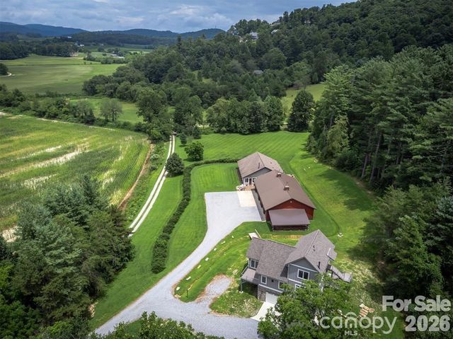 326 Golden Valley Drive, Hendersonville, NC 28792