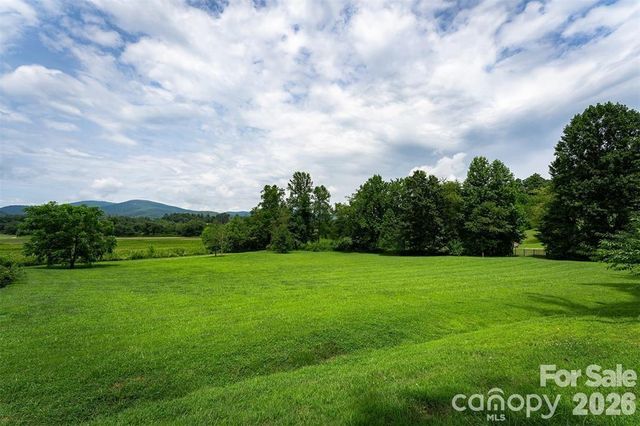 326 Golden Valley Drive, Hendersonville, NC 28792