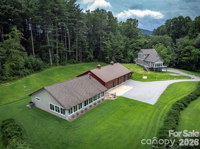 326 Golden Valley Drive, Hendersonville, NC 28792