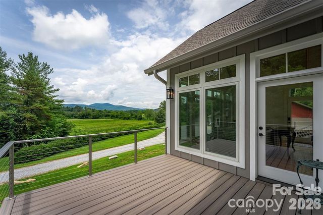 326 Golden Valley Drive, Hendersonville, NC 28792
