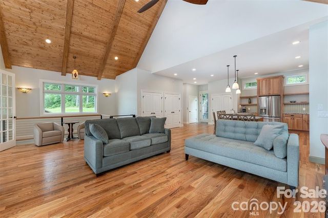 326 Golden Valley Drive, Hendersonville, NC 28792