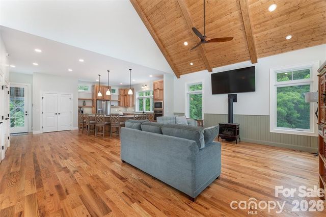 326 Golden Valley Drive, Hendersonville, NC 28792