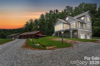 326 Golden Valley Drive, Hendersonville, NC 28792