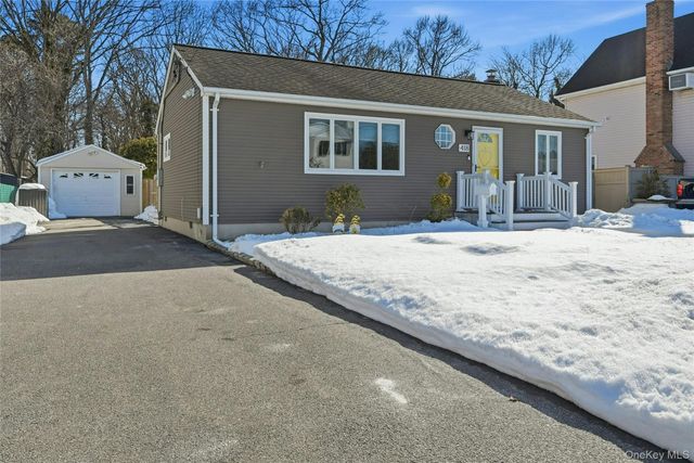 418 Old Farmingdale Road, West Babylon, NY 11704