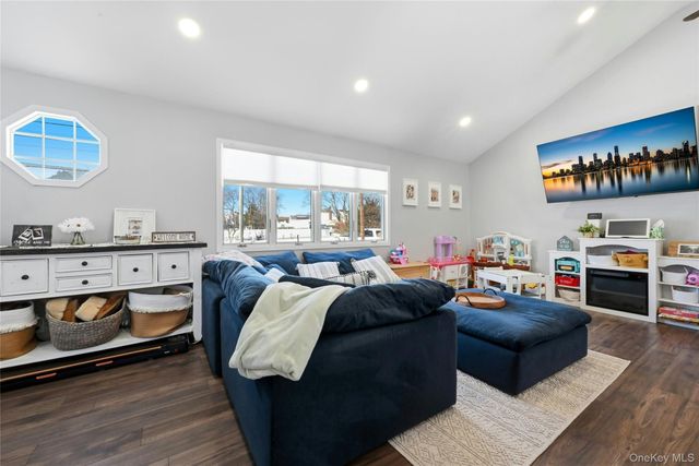 418 Old Farmingdale Road, West Babylon, NY 11704