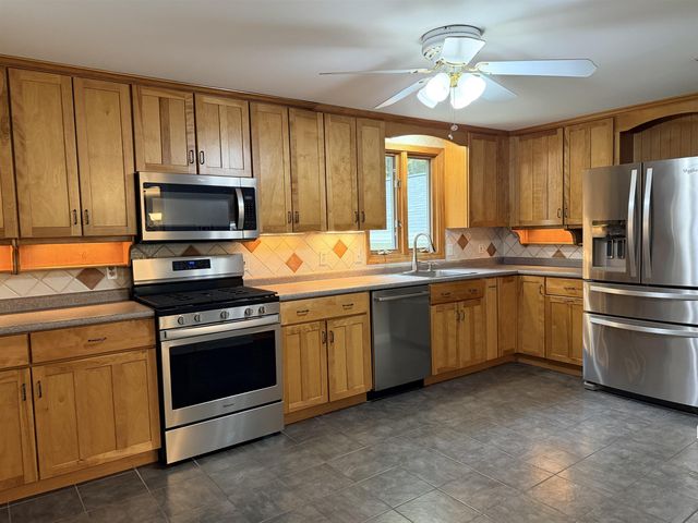18 Windsor Drive, Amherst, NH 03031