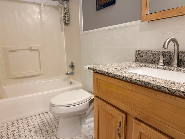 18 Windsor Drive, Amherst, NH 03031