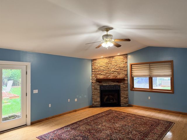 18 Windsor Drive, Amherst, NH 03031