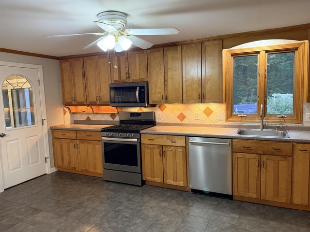 18 Windsor Drive, Amherst, NH 03031