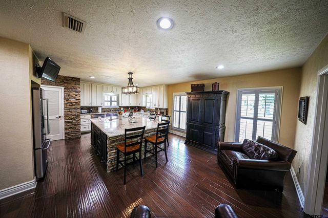 2125 W HWY 11, Pittsburg, TX 75686