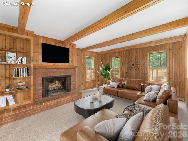 200 Heathcote Road, Hendersonville, NC 28791