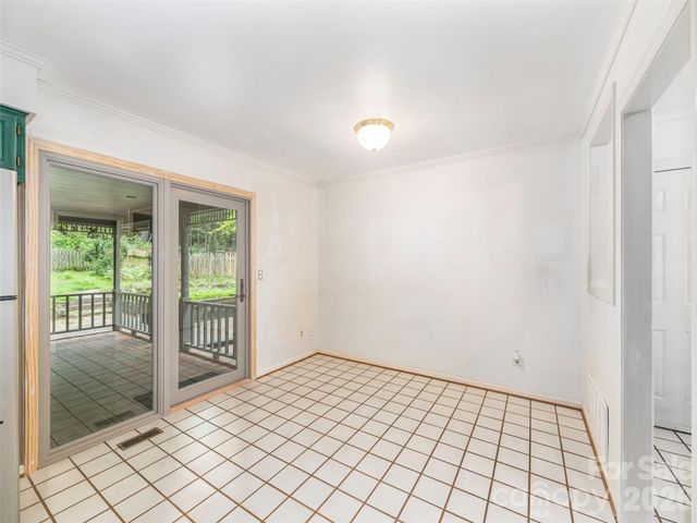 200 Heathcote Road, Hendersonville, NC 28791