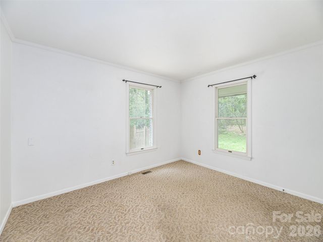 200 Heathcote Road, Hendersonville, NC 28791