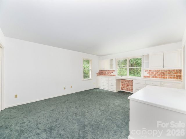 200 Heathcote Road, Hendersonville, NC 28791