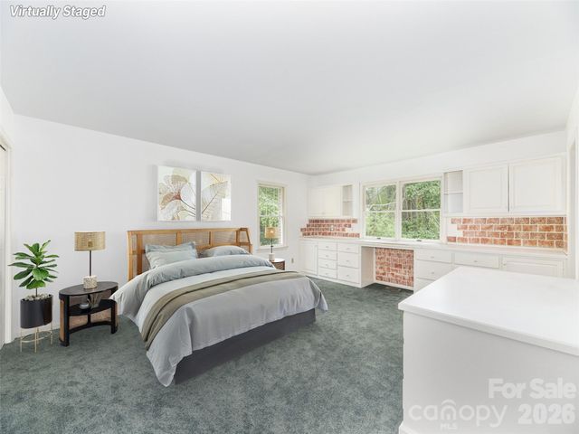 200 Heathcote Road, Hendersonville, NC 28791