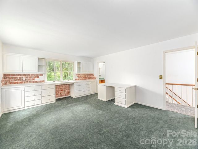 200 Heathcote Road, Hendersonville, NC 28791