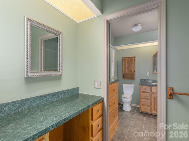 200 Heathcote Road, Hendersonville, NC 28791